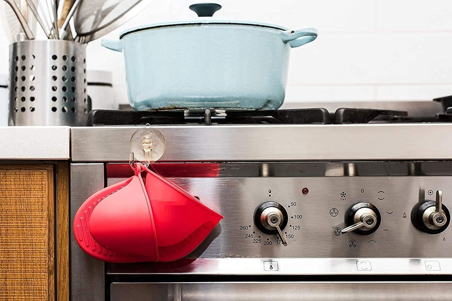 Heatproof Silicone Pot Grips – Non-Slip Holders for Hot Pans & Utensils (1 Set, Random Color)